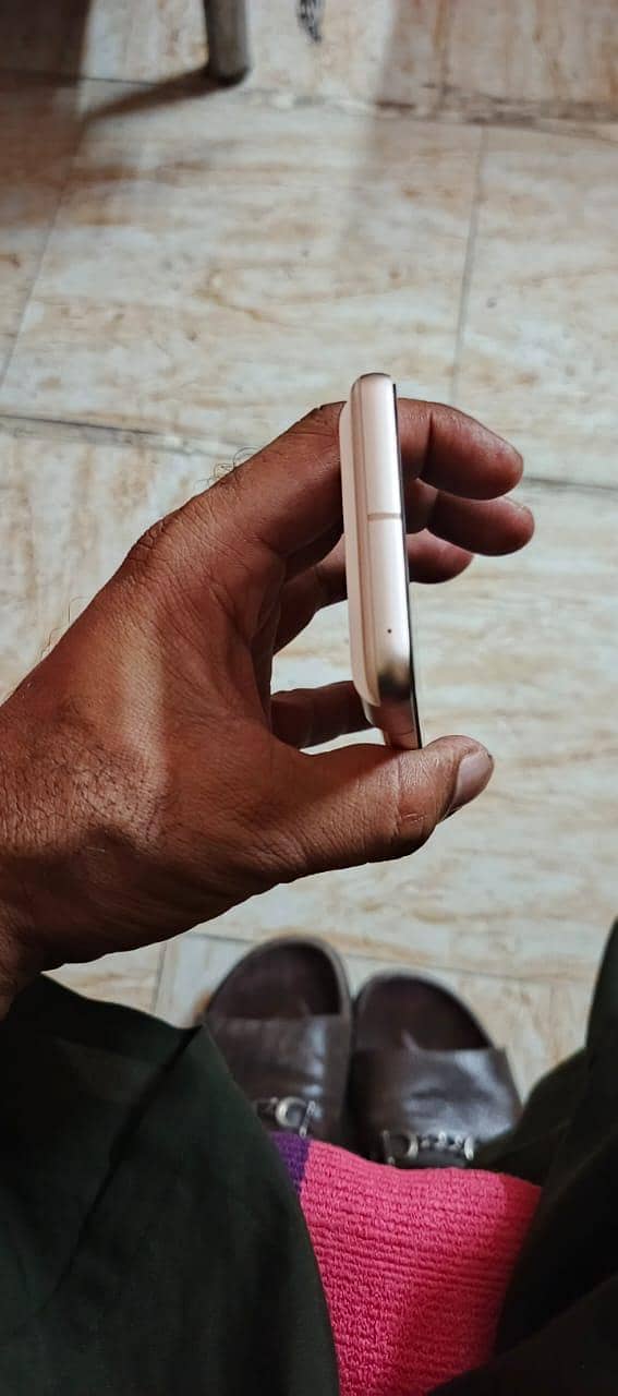Google Pixel 8 6