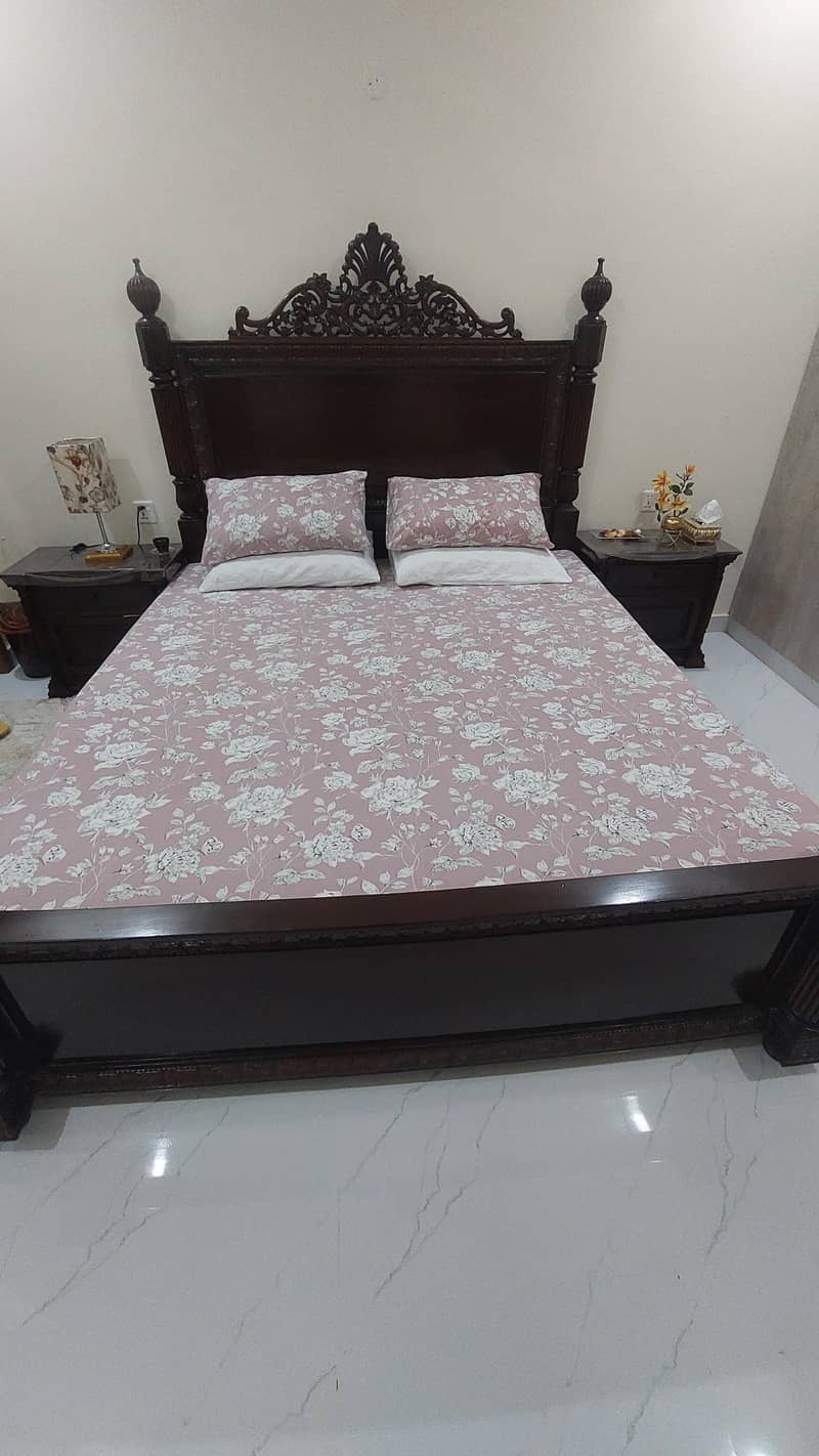 King sized bed 0