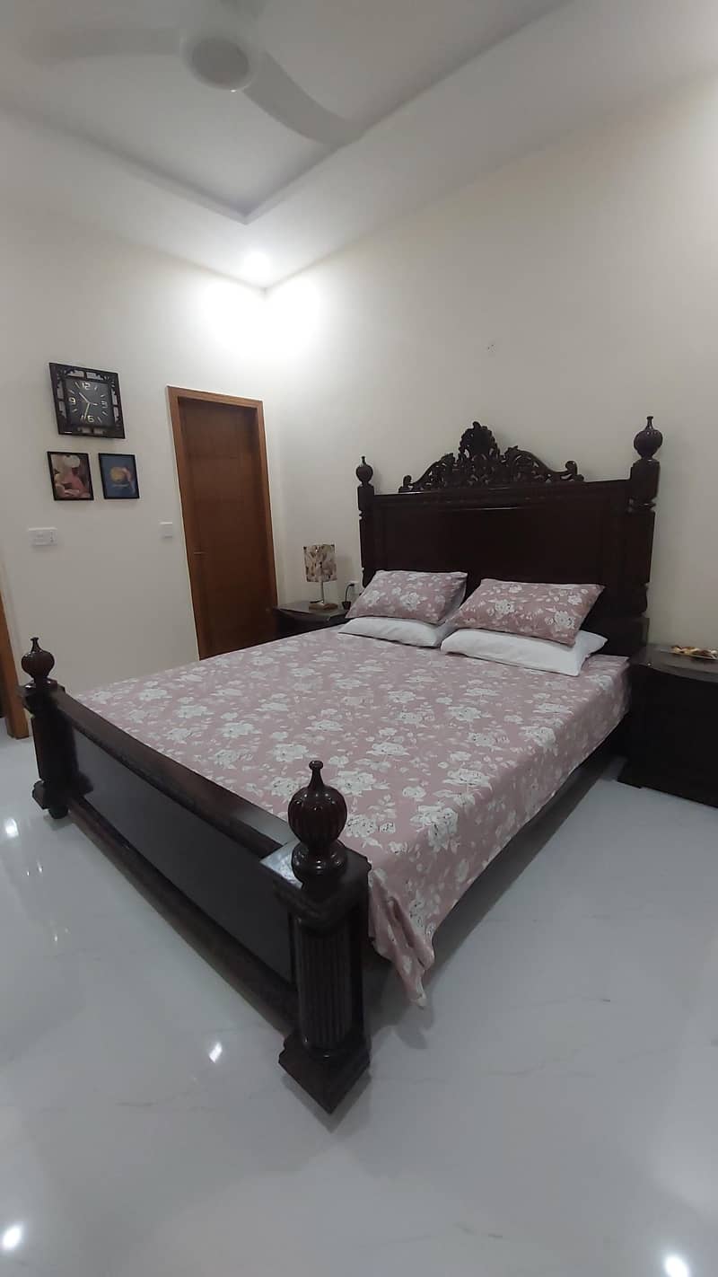 King sized bed 5