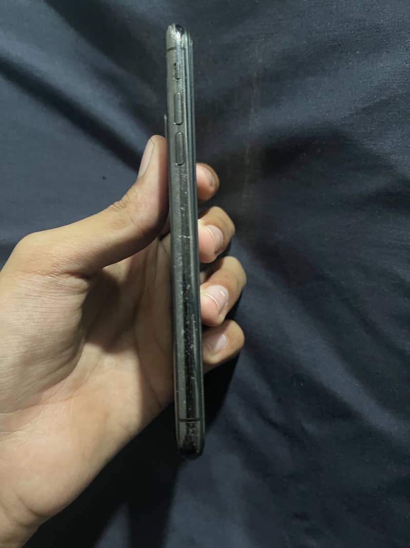 Apple iPhone X 4