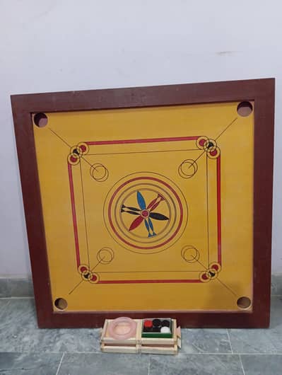 Carrom board