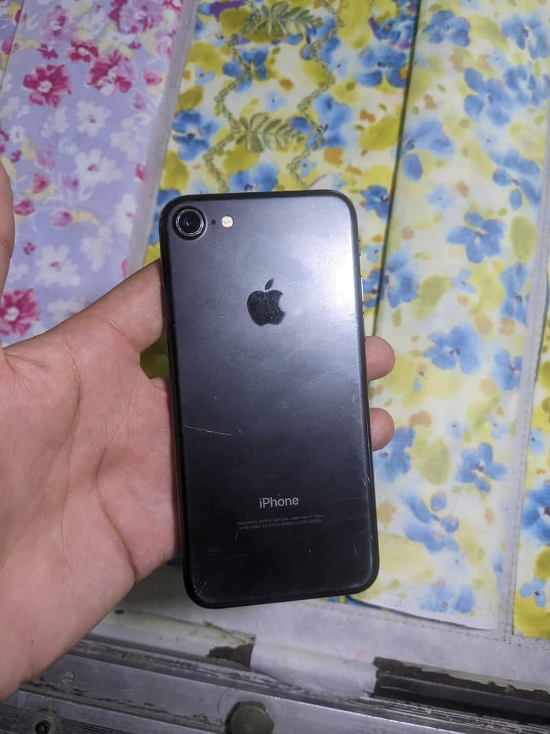 Apple iPhone 7 1