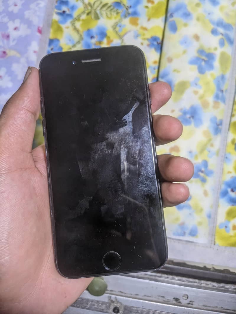 Apple iPhone 7 3