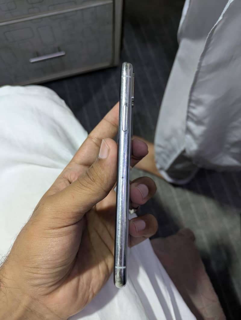 Apple iPhone X 3