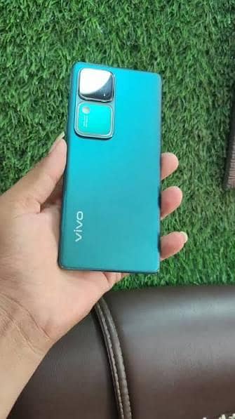 Vivo V30