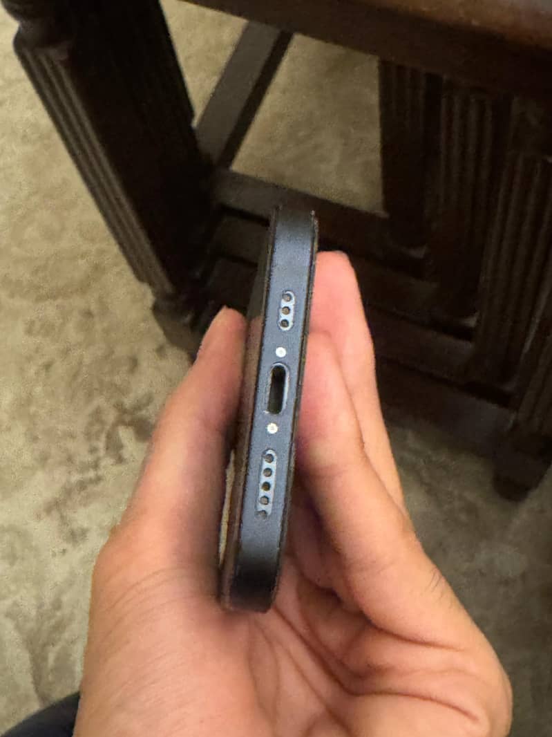 Apple iPhone 12 4