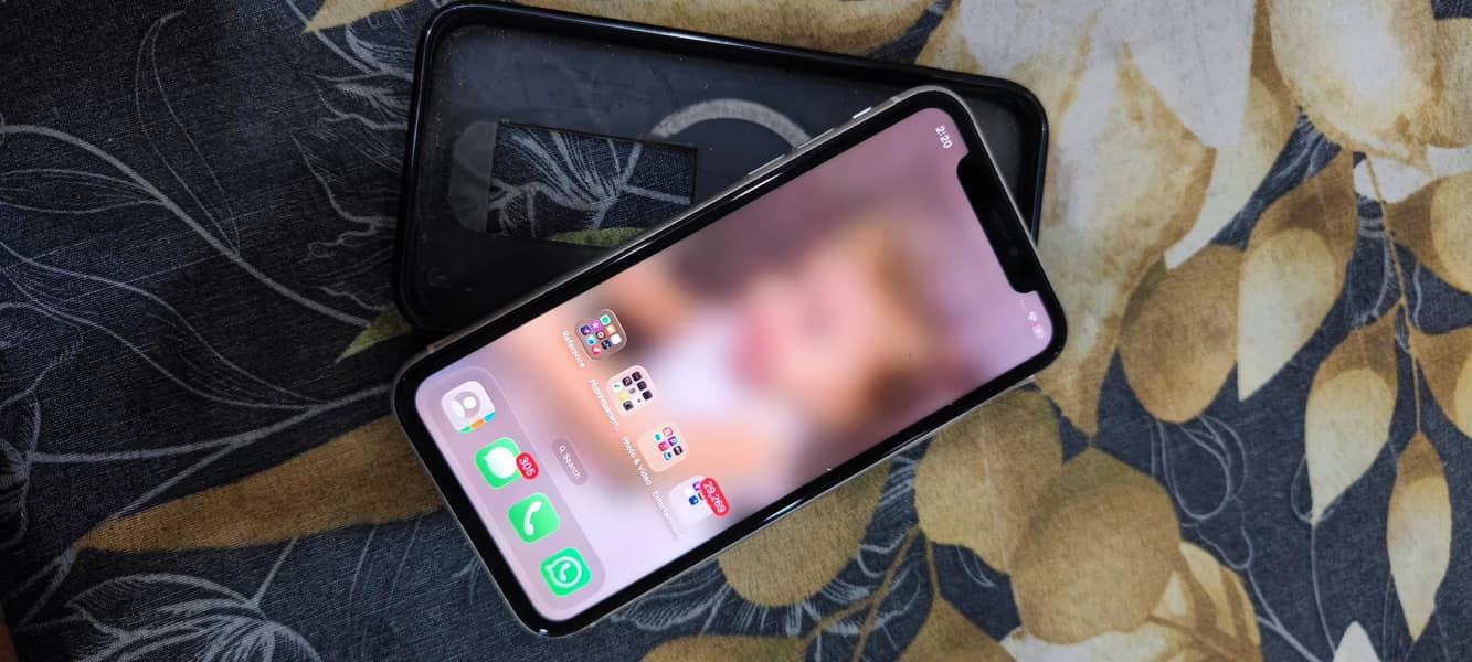 iPhone 11 3