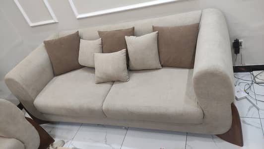 5 x 1 x 1 sofa set like brand new genuine.