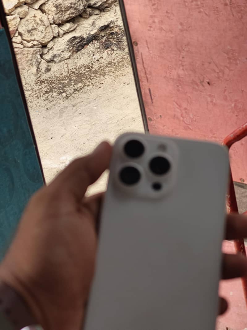 Apple iPhone 15 Pro Max 6