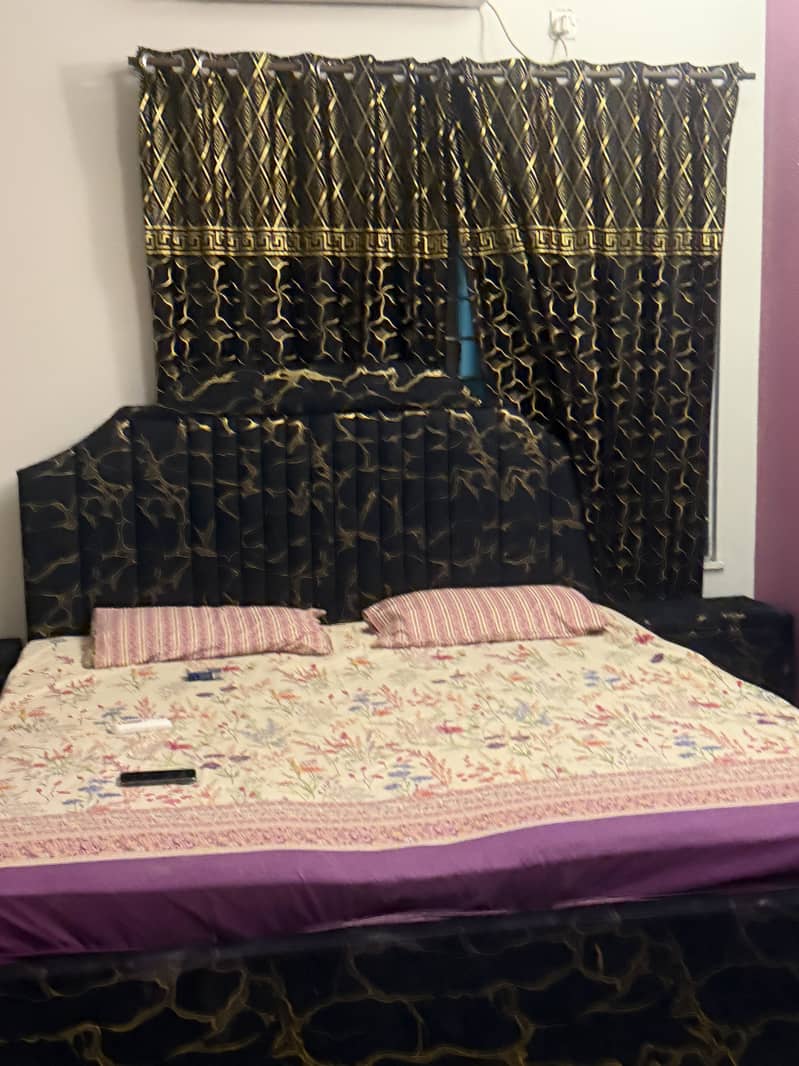 Bed with sidetables 1