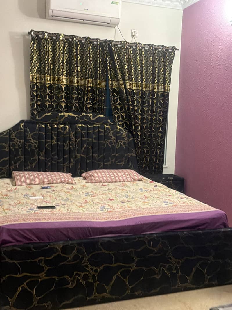 Bed with sidetables 4
