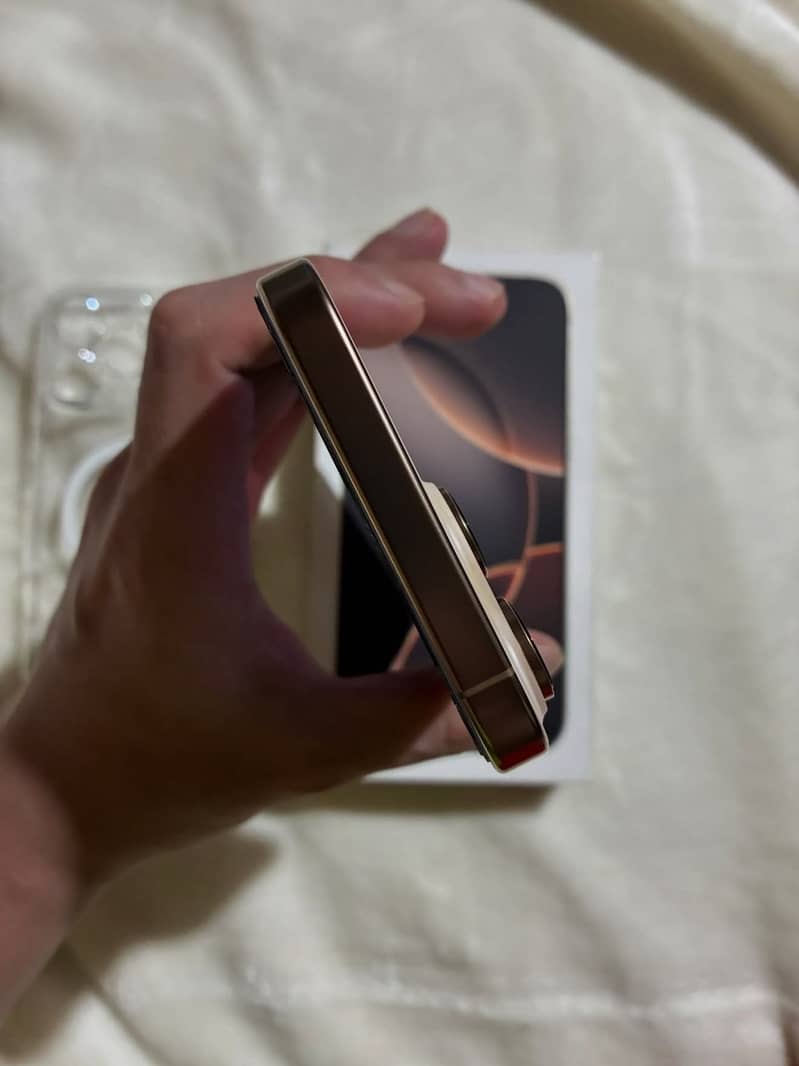 iPhone 16 Pro Max 2