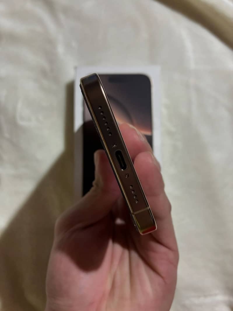 iPhone 16 Pro Max 5
