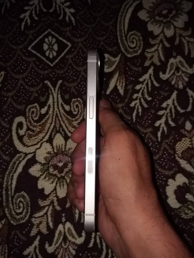 Apple iPhone 13 6