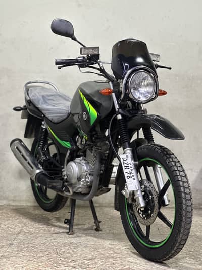 Yamaha ybr125g 2025 model ( low millage )