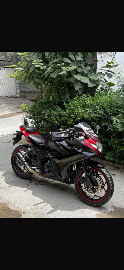 Suzuzki gixxer replica 250 cc single slander 03466355298