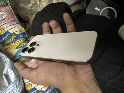 Apple iPhone 16 Pro Minor dot