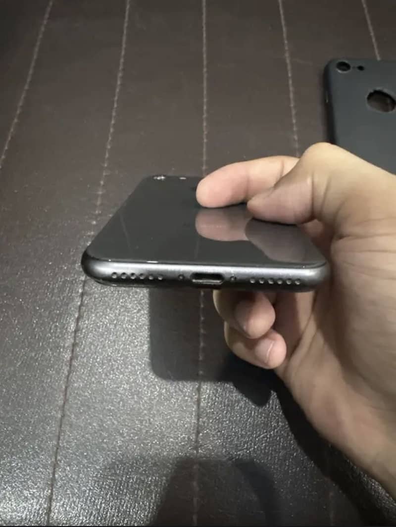 iPhone 8 5