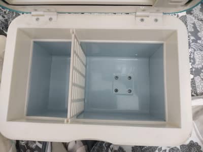 Hyundai car fridge excellent condition