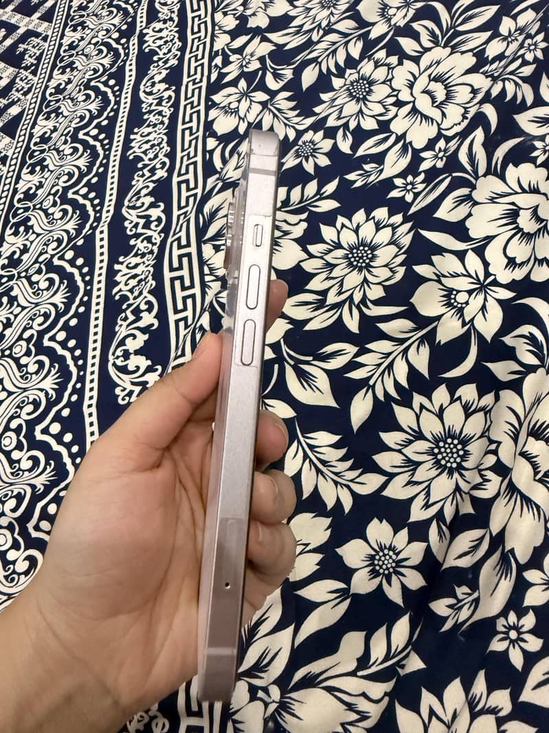 Apple iPhone 13 2
