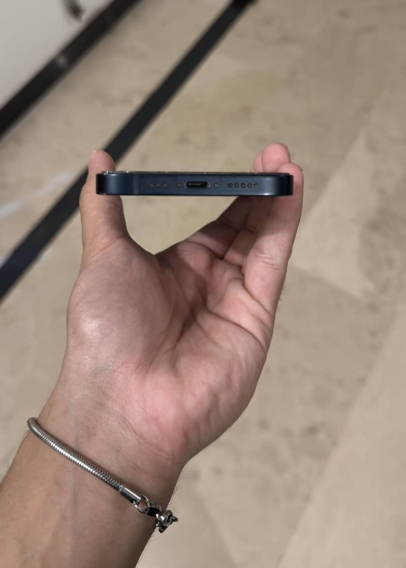 iPhone 13 4