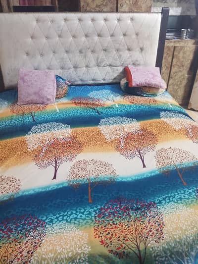 king bed Bich ka phata NH hay
