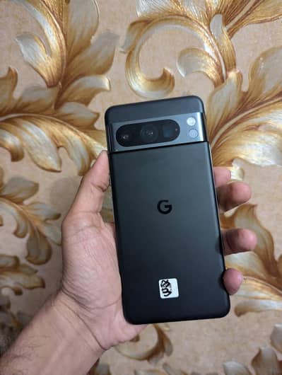 Google Pixel 8 Pro doted