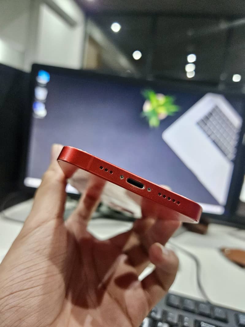 iPhone 12 4