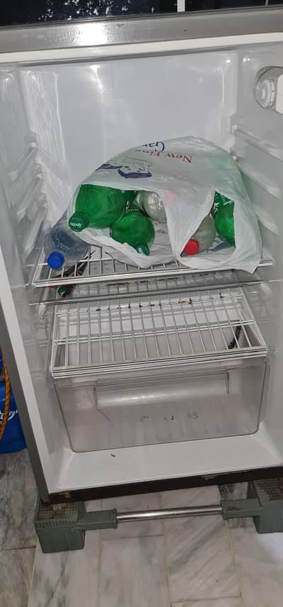 Hiare fridge medium size