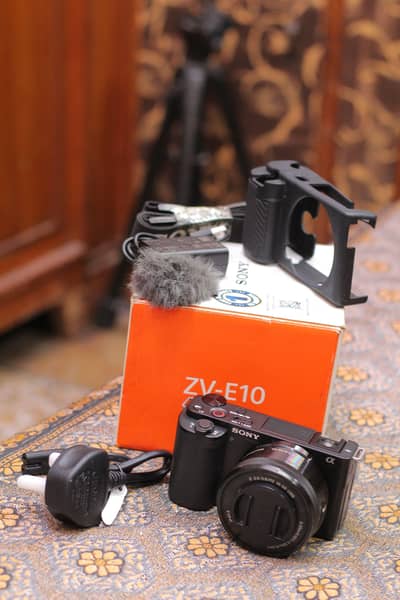 Sony ZV-E10 With 16-50mm Complete Box