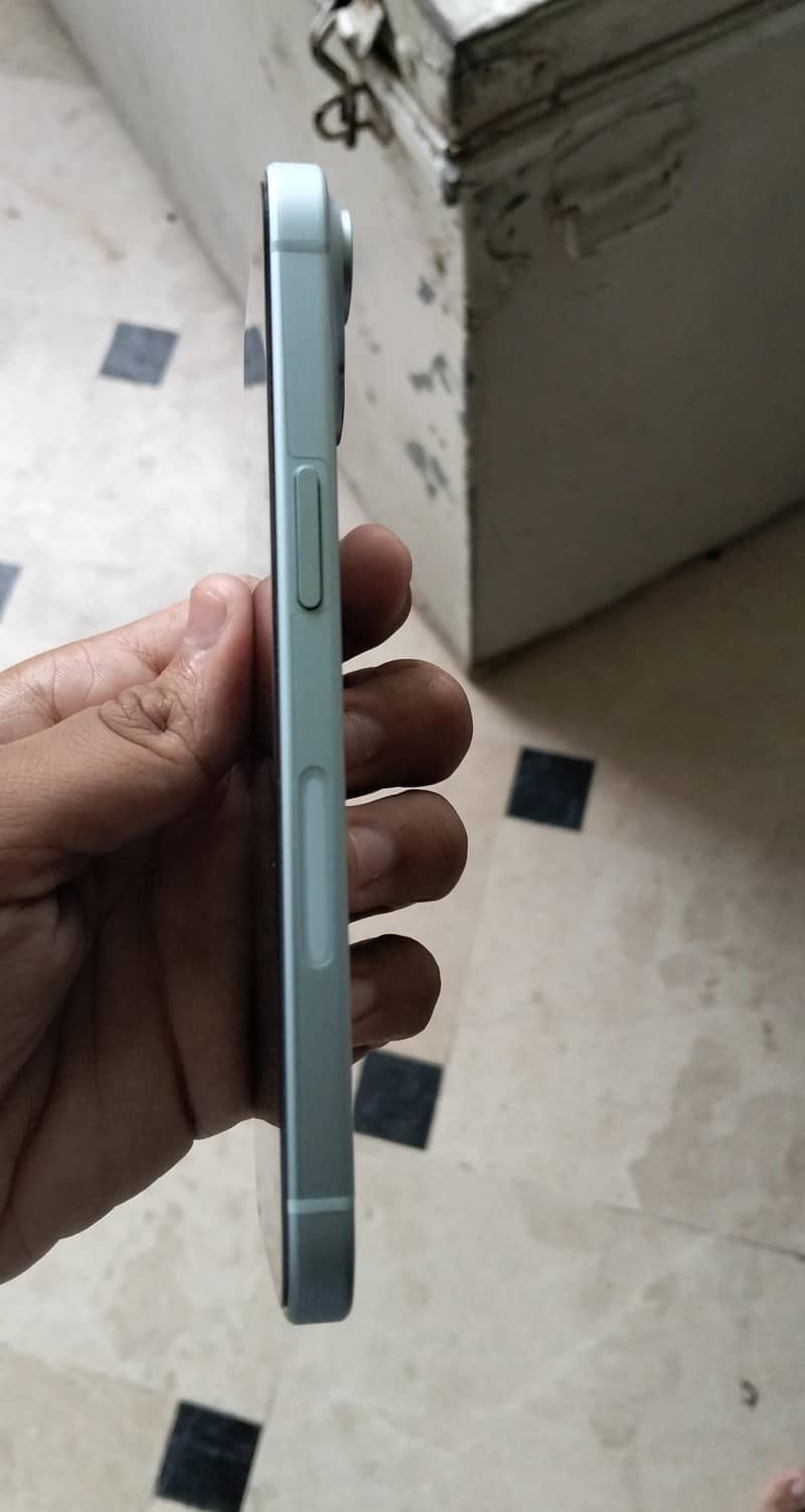 Apple iPhone 15 2