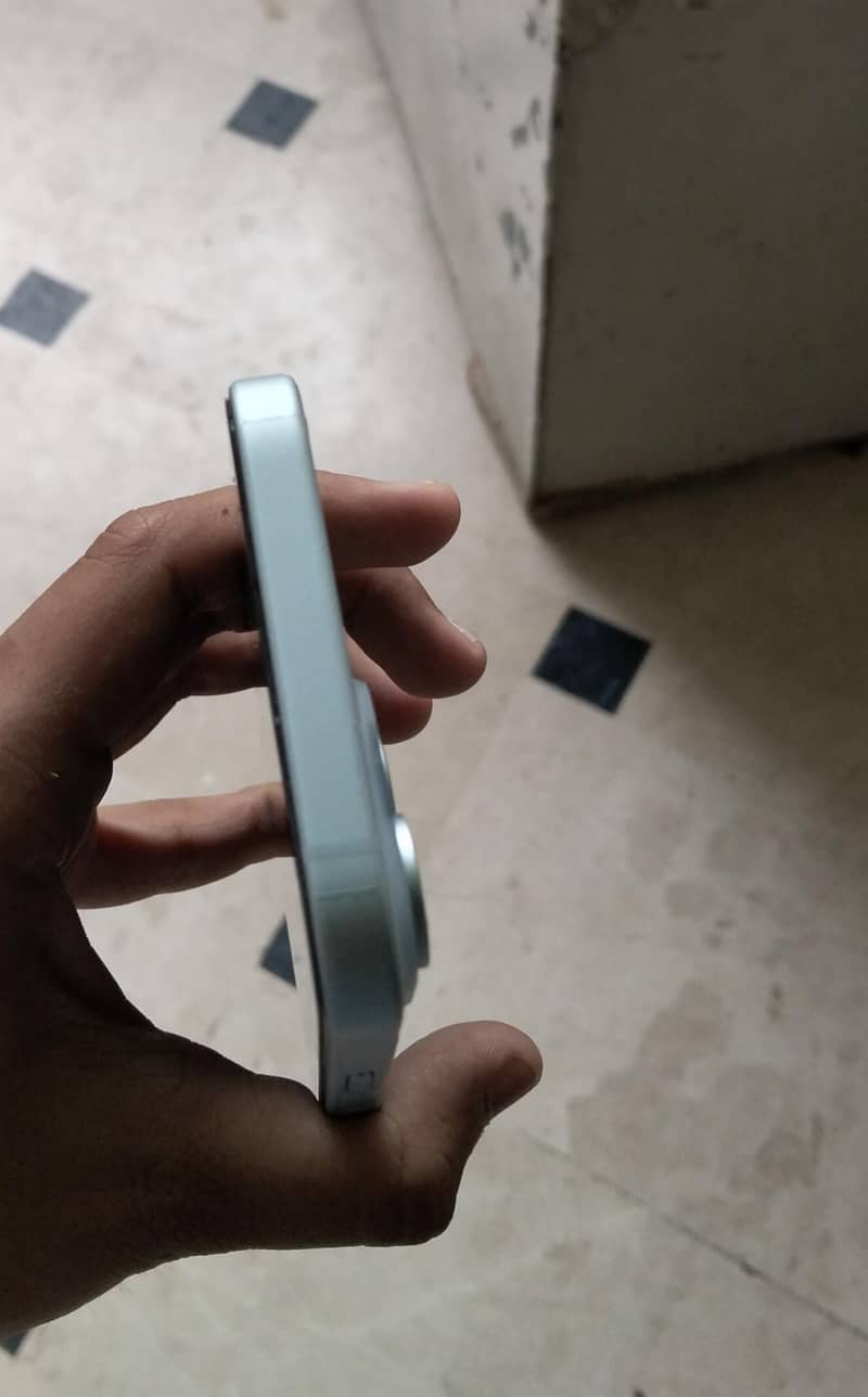 Apple iPhone 15 3
