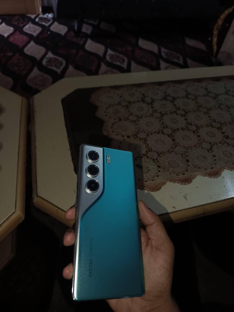 Tecno CAMON 40 Pro 0