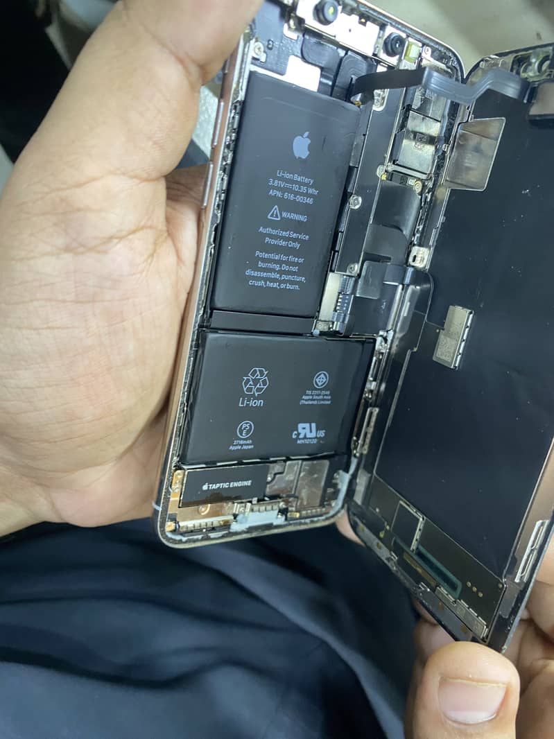 Apple iPhone X 4