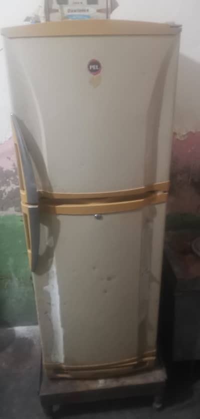 used Fridge for sale thora bhot work ho ga baqi cooling ok hai