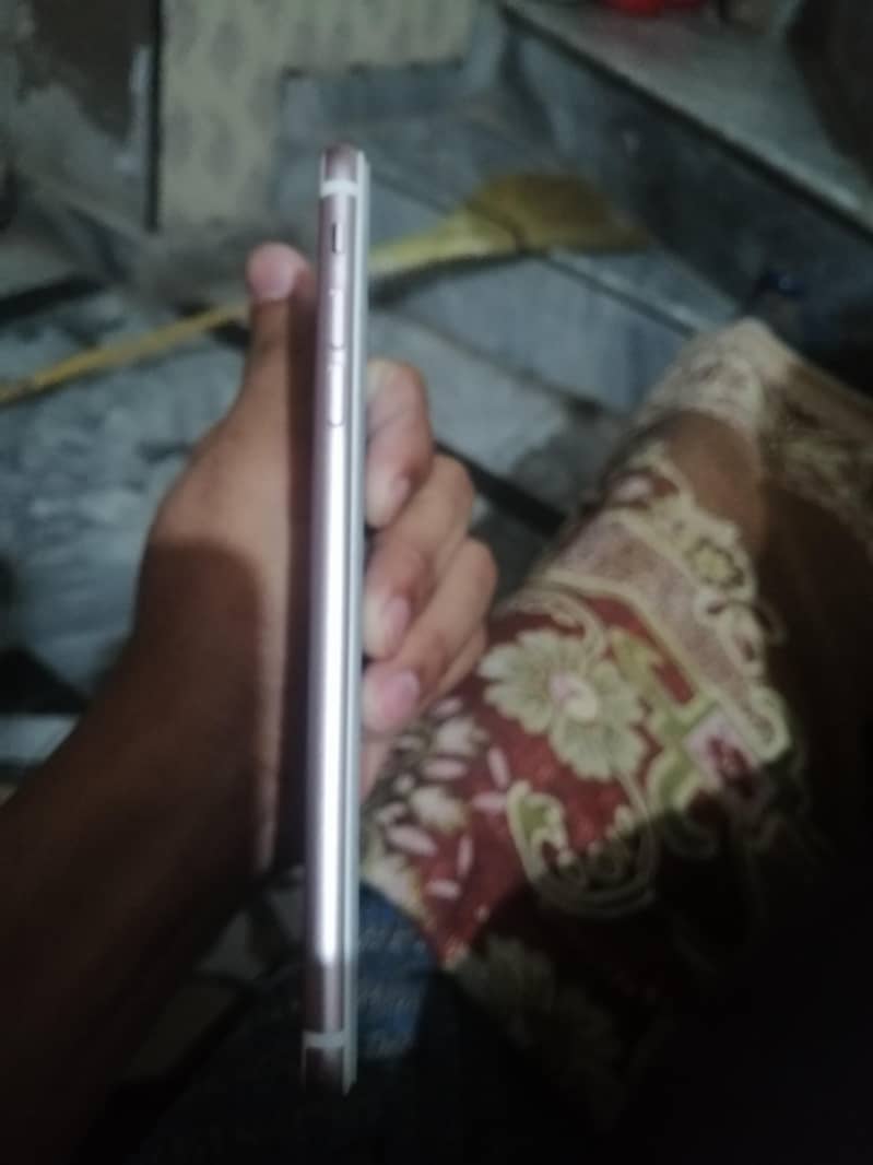 Apple iPhone 7 Plus 6