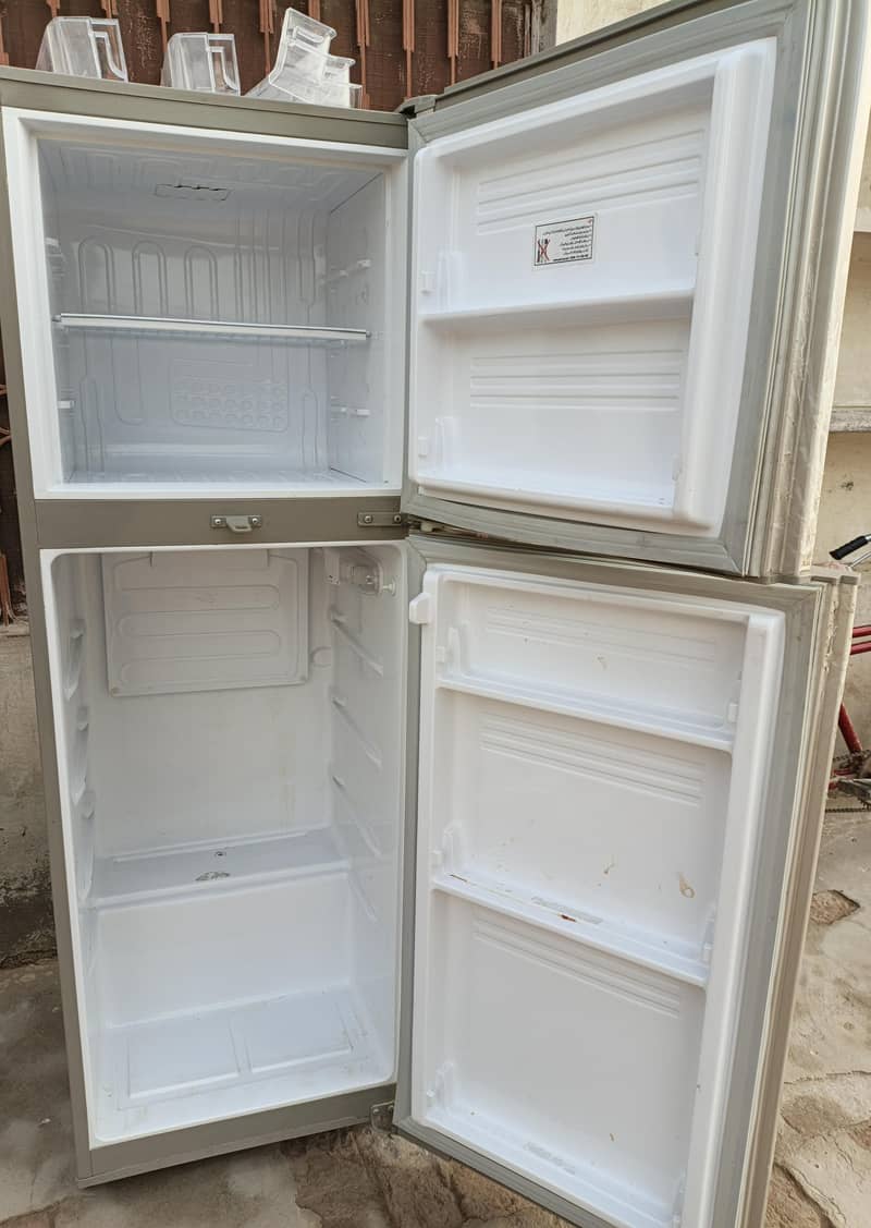 Refrigerator 0