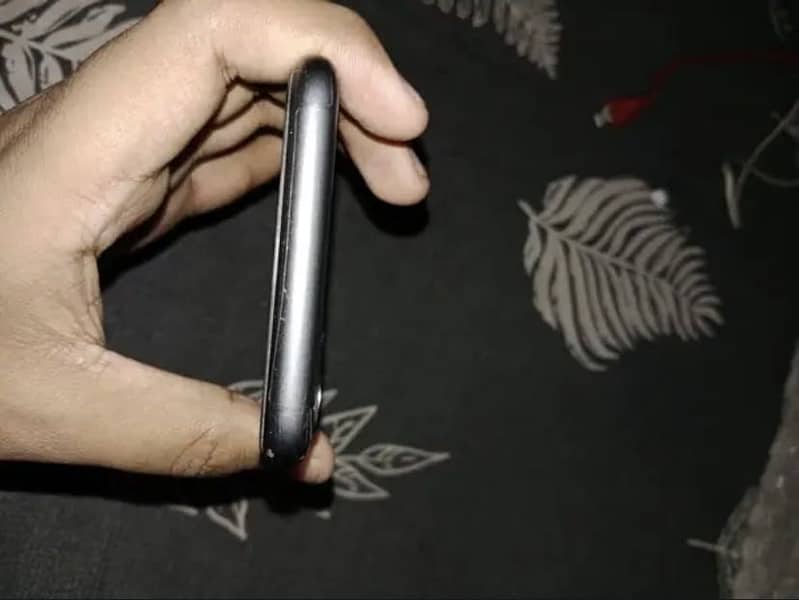 Apple iPhone 11 3