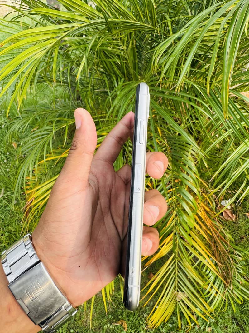 Apple iPhone X 3
