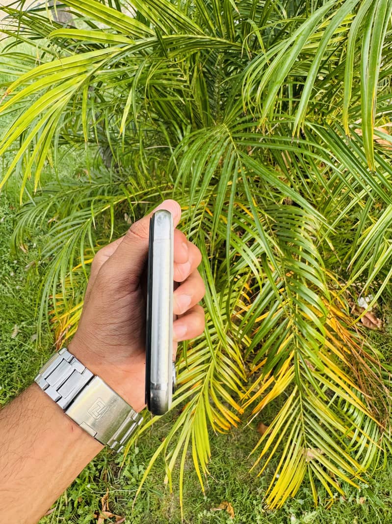 Apple iPhone X 5
