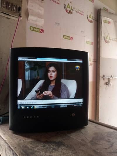 CRT manetr gamer k ly zabardast cheez