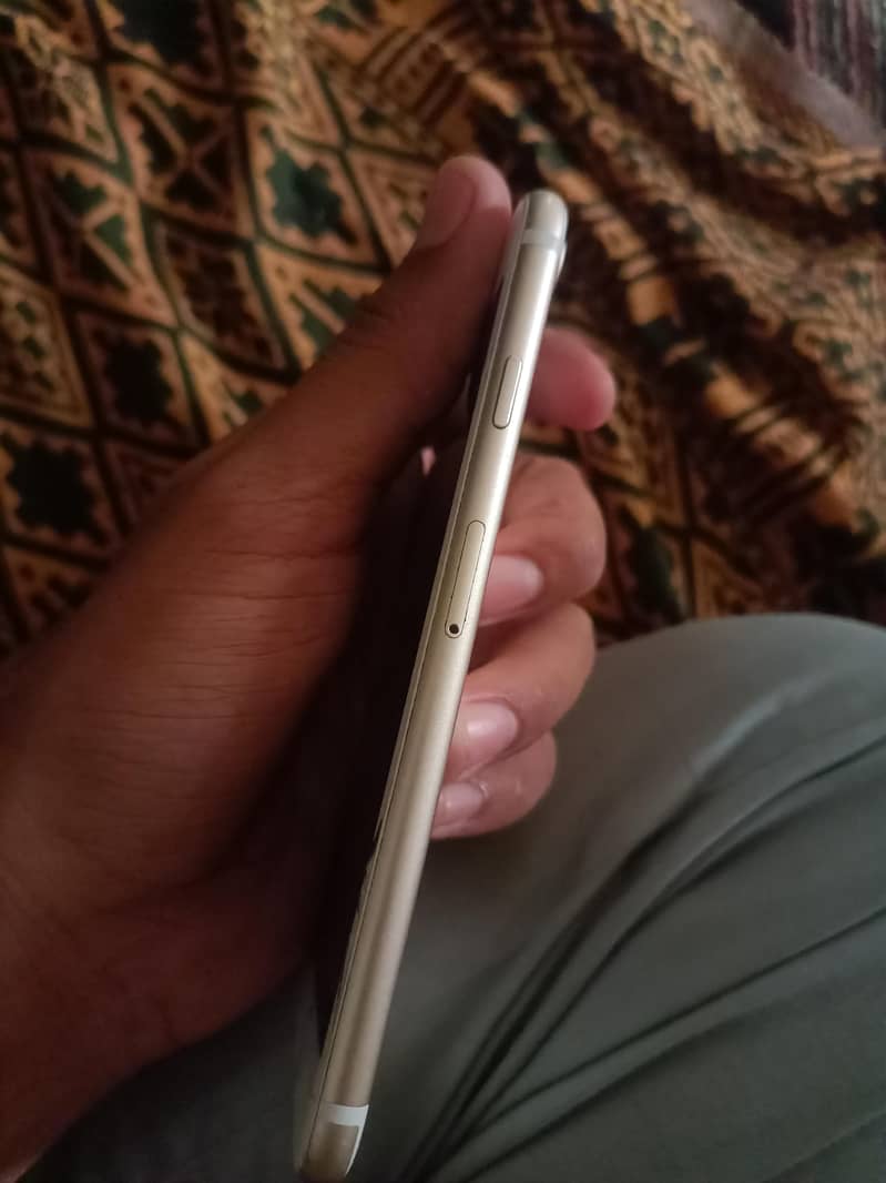 Apple iPhone 7 0