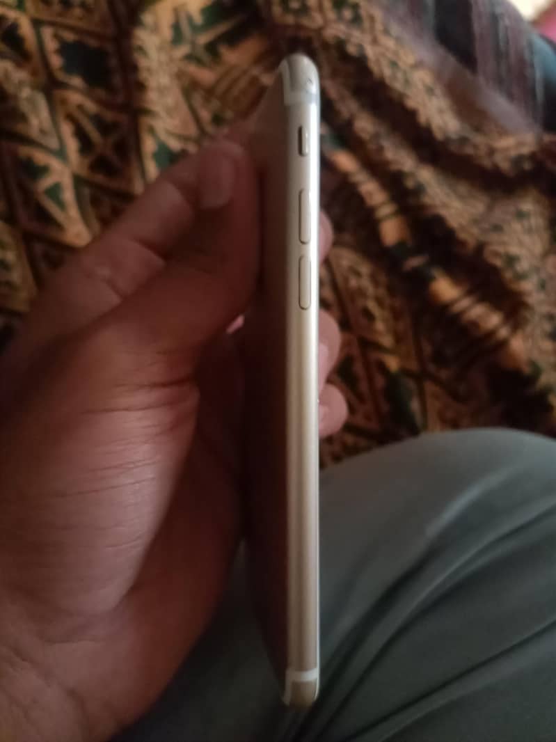 Apple iPhone 7 2