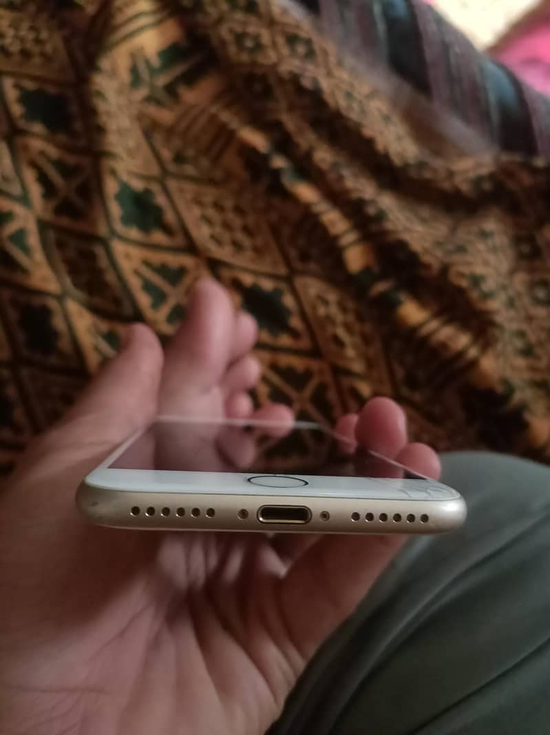 Apple iPhone 7 3