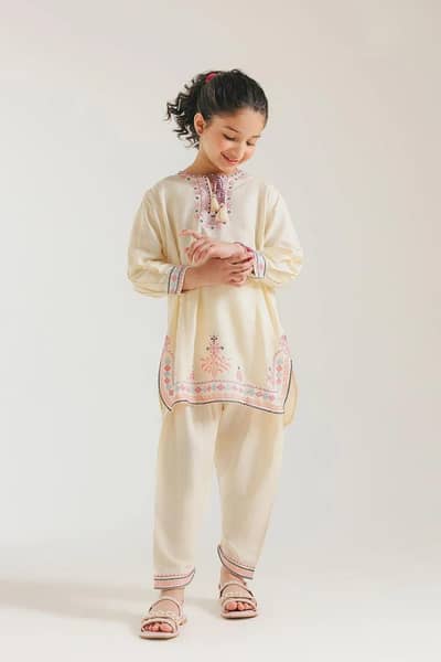 Beautiful Embroidered Lawn 2-Piece Suit (Off-White)