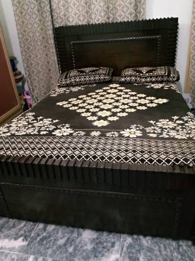 Queen bed with mattress.