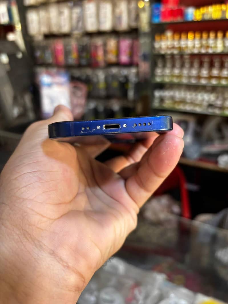 Apple iPhone 12 mini 4