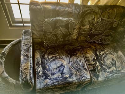 06 seater sofa seat with tables and pillows.