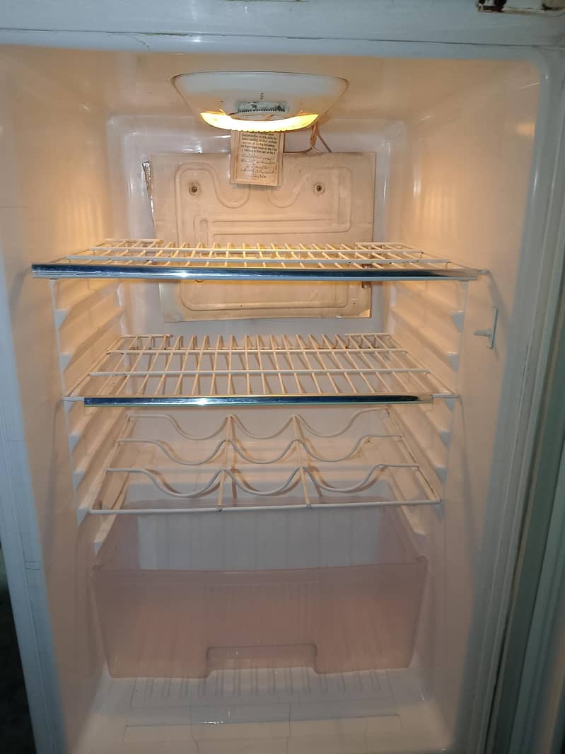 Waves medium refrigerator 1