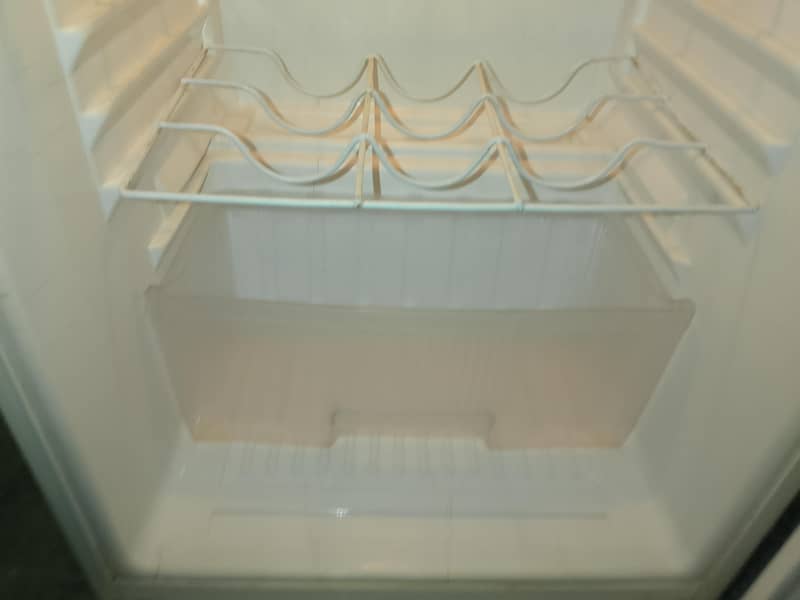 Waves medium refrigerator 3